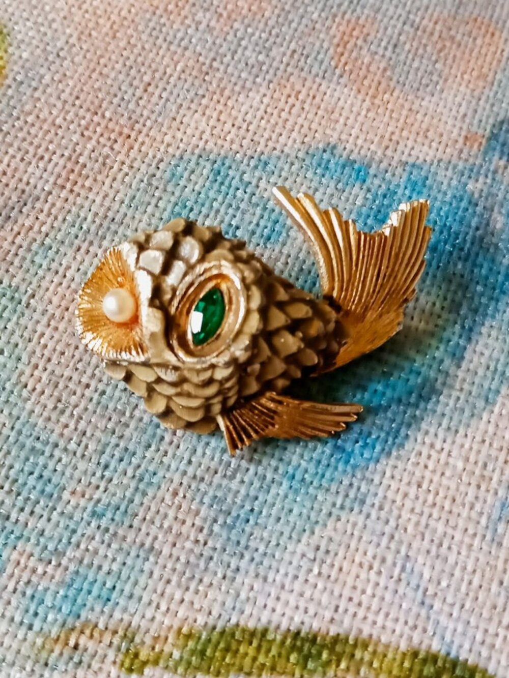 Vintage Signed ©Ledo Pufferfish Brooch Gold Tone Emerald Green Eye Pearl Accent - Picture 13 of 16